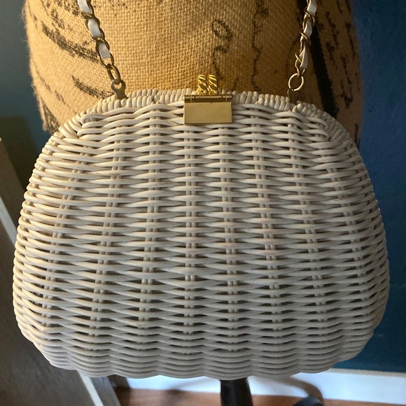 CC COURTENAY White Wicker Clam magnetic Closure VINTAGE Handbag - Picture 4 of 4